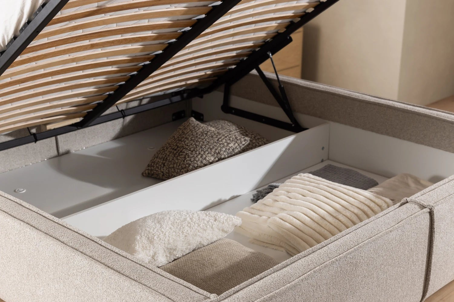 Bed Fondy 160